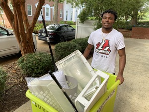 Student arriving to new dorm