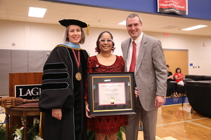 Alumni earns award