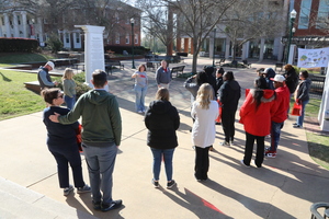 Ambassadors give campus tour