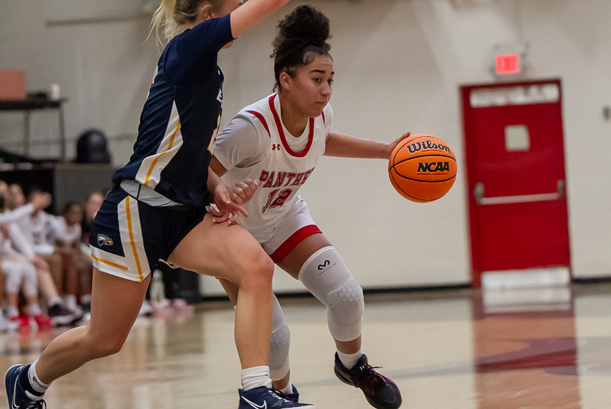 Womens-BBall-Nov-18.jpg