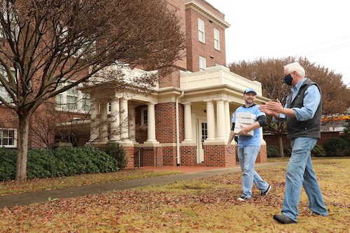 Landon Baize talks with Servant Scholar Director Jeff Lukken