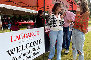 welcome sign at Homecoming